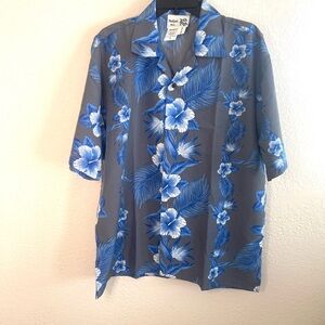 Casual Men's Gray Button-Down Shirt with Blue Floral Print
